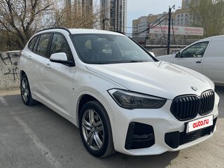 2020 BMW X1 20i xDrive II (F48) Рестайлинг, белый, 3550000 рублей, вид 3