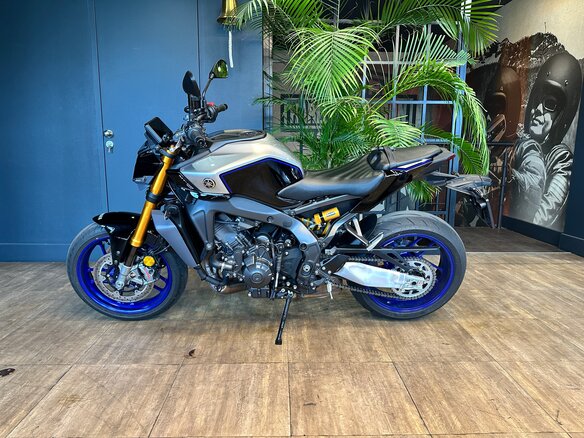 2025 Yamaha MT-09 (FZ-09), чёрный, 1390000 рублей - вид 2