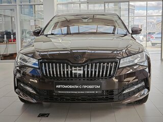2021 Skoda Superb III Рестайлинг, коричневый, 2500000 рублей, вид 2