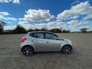 2012 Kia Venga 5-speed I, серебристый, 840000 рублей, вид 2