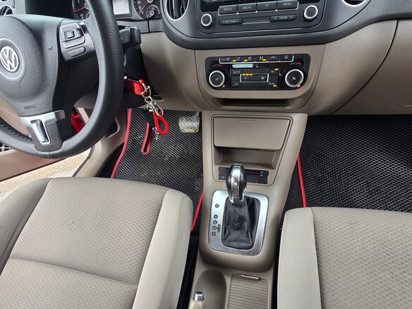 2011 Volkswagen Golf Plus II, красный - вид 5