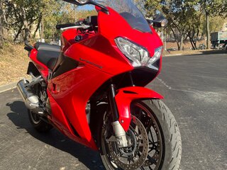 2015 Honda VFR 800, красный, 690000 рублей, вид 1