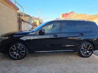 2020 BMW X7 40i I (G07), чёрный, 6400000 рублей, вид 3