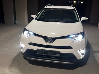 2017 Toyota RAV4 IV (XA40) Рестайлинг, белый, 2800000 рублей, вид 1
