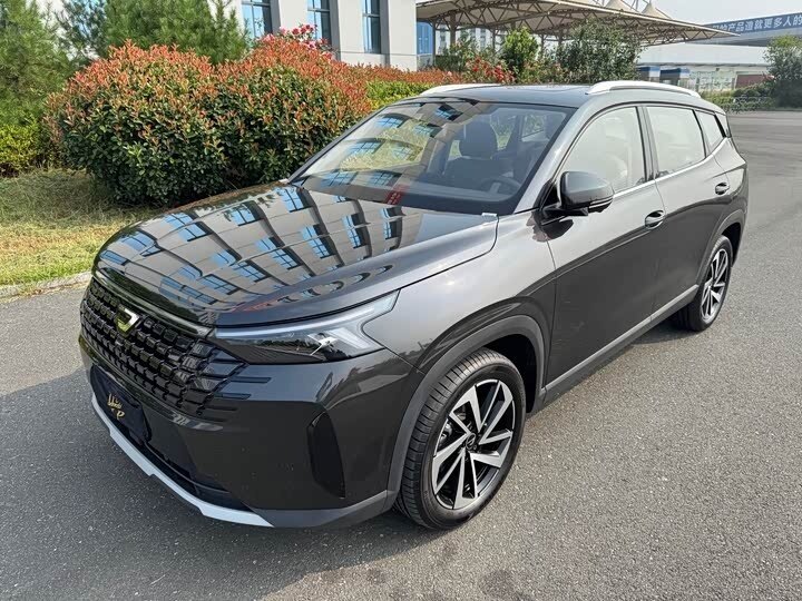 Открыть фотографии: Jetta VS8