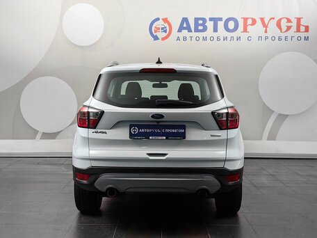 2017 Ford Kuga II Рестайлинг, белый, 1676000 рублей, вид 4