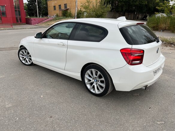 2013 BMW 1 серии 116i II (F20/F21), белый, 870000 рублей - вид 5
