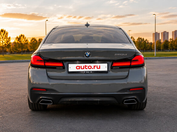 2021 BMW 5 серии 523d VII (G30/G31/G38) Рестайлинг, серый, 5670000 рублей - вид 4