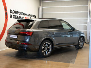 2026 Audi Q7 45 TFSI II (4M) Рестайлинг 2, серый, 9990000 рублей, вид 4