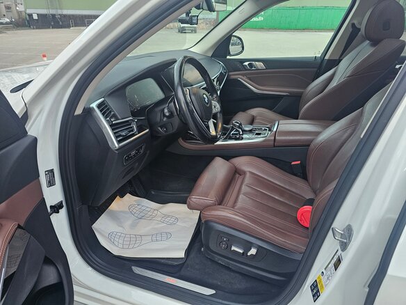 2019 BMW X7 40i I (G07), белый, 5850000 рублей - вид 4