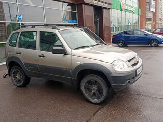 2018 Chevrolet Niva I Рестайлинг, серый, 870000 рублей, вид 3