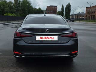 2021 Lexus ES 250 VII Рестайлинг, серый, 4500000 рублей, вид 3