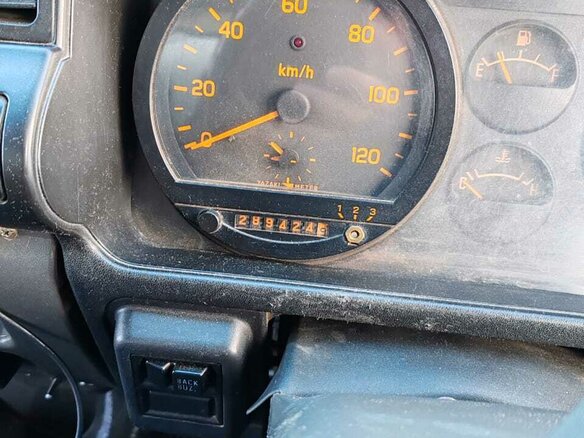 1997 Isuzu Elf (N-series), бежевый, 1435000 рублей - вид 8