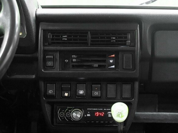 2011 Lada (ВАЗ) 2121 (4x4) I Рестайлинг, белый, 320000 рублей - вид 15