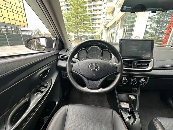 2021 Toyota Yaris L X XP150 Рестайлинг, серебристый, 1130017 рублей - вид 12