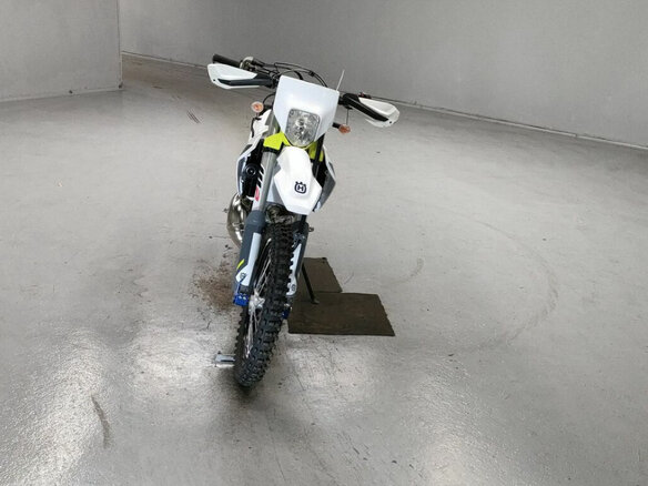 2022 Husqvarna TE 250, белый - вид 1