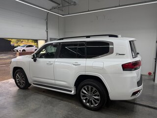 2021 Toyota Land Cruiser 300 Series, белый, 10200000 рублей, вид 4