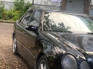 2001 Mercedes-Benz E-Класс 220 II (W210, S210) Рестайлинг, чёрный, 285000 рублей, вид 2