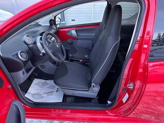 2011 Peugeot 107 I Рестайлинг, красный, 555000 рублей, вид 4