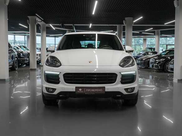 2017 Porsche Cayenne Diesel II Рестайлинг (958), белый, 4100000 рублей - вид 2