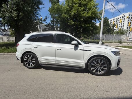 2018 Volkswagen Touareg III, белый, 5200000 рублей, вид 5