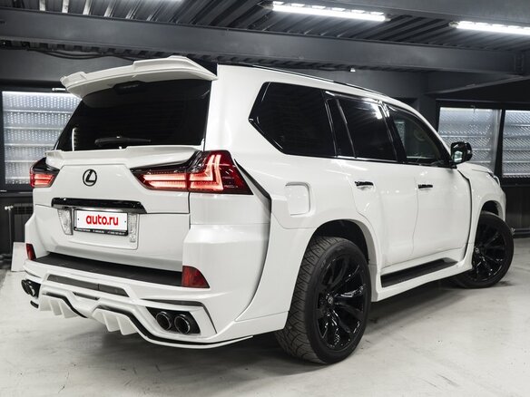 2017 Lexus LX 570 III Рестайлинг 2, белый, 7600000 рублей - вид 9