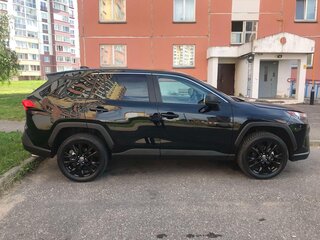 2023 Toyota RAV4 V (XA50), чёрный, 3208276 рублей, вид 3
