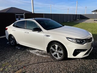 2019 Kia Optima IV Рестайлинг, белый, 1800000 рублей, вид 3