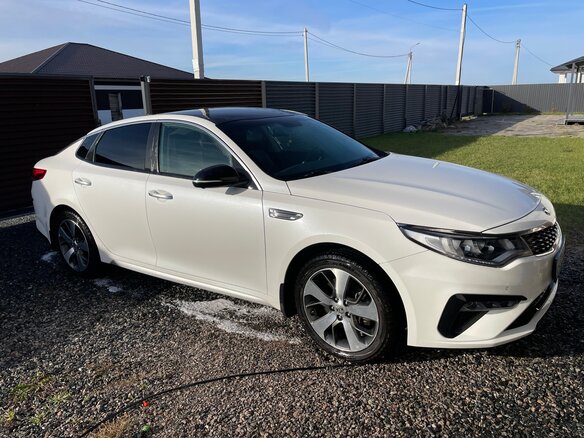 2019 Kia Optima IV Рестайлинг, белый, 1800000 рублей - вид 2