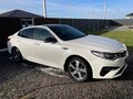 2019 Kia Optima IV Рестайлинг, белый, 1800000 рублей - вид 2