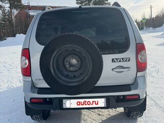 2017 Chevrolet Niva I Рестайлинг, серебристый, 650000 рублей, вид 4