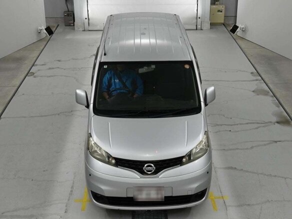 2018 Nissan NV200, серебристый - вид 1