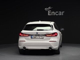 2021 BMW 1 серии 118d III (F40), белый, 1716200 рублей, вид 4