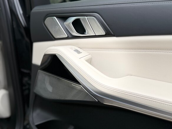 2021 BMW X7 40d I (G07), чёрный, 10100000 рублей - вид 20