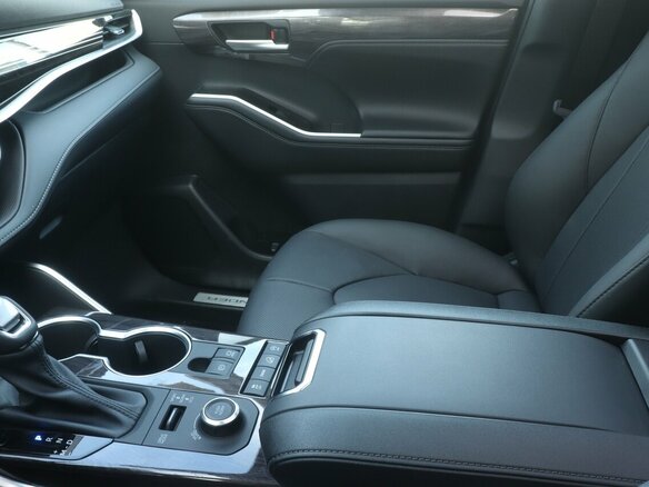 2025 Toyota Highlander IV (XU70), белый, 5350000 рублей - вид 15
