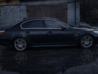 2008 BMW 5 серии 520i V (E60/E61) Рестайлинг, чёрный, 1100000 рублей, вид 3