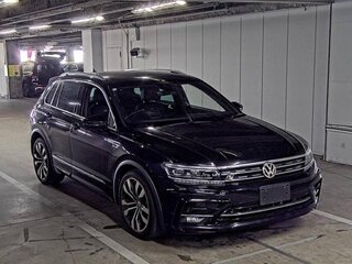 2018 Volkswagen Tiguan II, чёрный, 2115000 рублей, вид 1