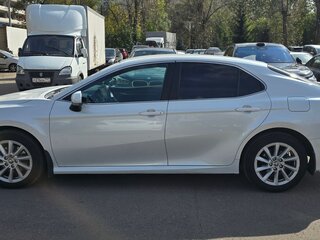 2021 Toyota Camry VIII (XV70) Рестайлинг, белый, 1950000 рублей, вид 2