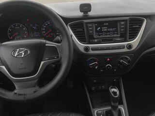 2018 Hyundai Solaris II, серый, 700000 рублей, вид 3