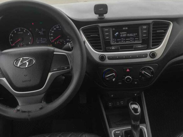 2018 Hyundai Solaris II, серый, 700000 рублей - вид 2