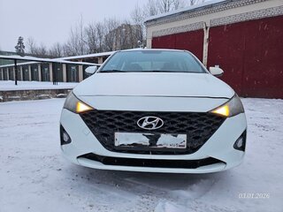 2019 Hyundai Solaris II, белый, 888000 рублей, вид 1