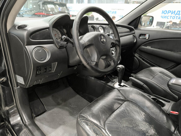 2004 Mitsubishi Outlander I, чёрный - вид 15