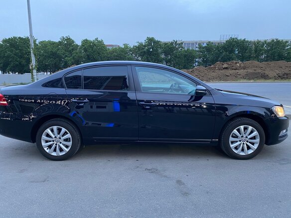 2012 Volkswagen Passat B7, чёрный, 1050000 рублей - вид 4