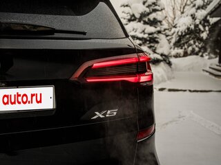 2021 BMW X5 40i IV (G05/G18), чёрный, 5990000 рублей, вид 4