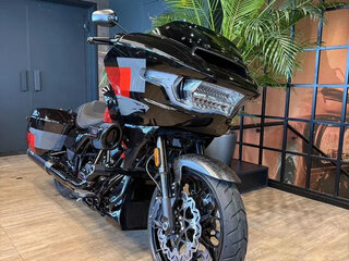 2025 Harley-Davidson CVO Road Glide ST, чёрный, 6500000 рублей, вид 3