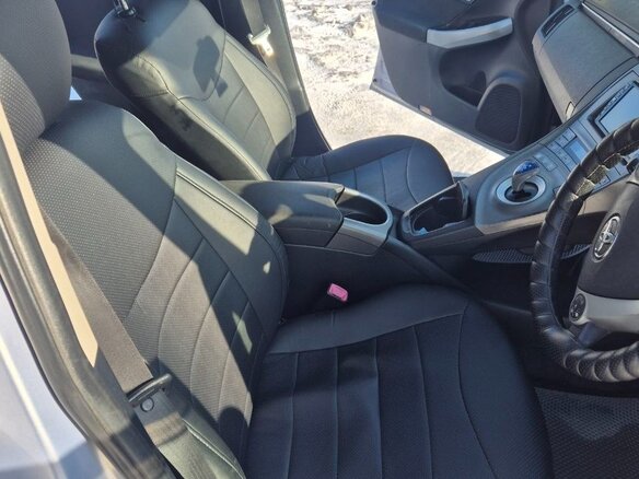 2012 Toyota Prius III Рестайлинг (XW30), серый, 1000000 рублей - вид 9