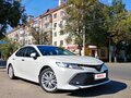 2019 Toyota Camry VIII (XV70), белый, 3100000 рублей