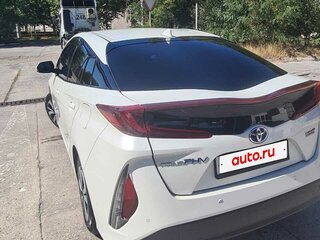 2017 Toyota Prius PHV ZVW52 IV (XW50), белый, 2000000 рублей, вид 3