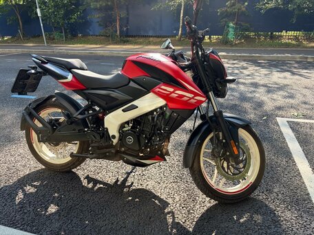 2021 Bajaj Pulsar NS 200, красный, 190000 рублей, вид 3