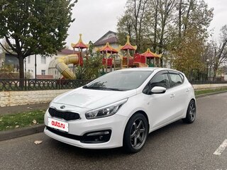 2016 Kia Ceed II Рестайлинг, белый, 1100000 рублей, вид 1